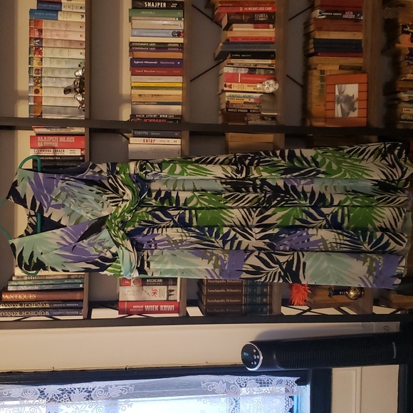 Vince Camuto Maxi in Leaf Print Surplice Deep V-neck Chiffon Dress - Picture 9 of 13